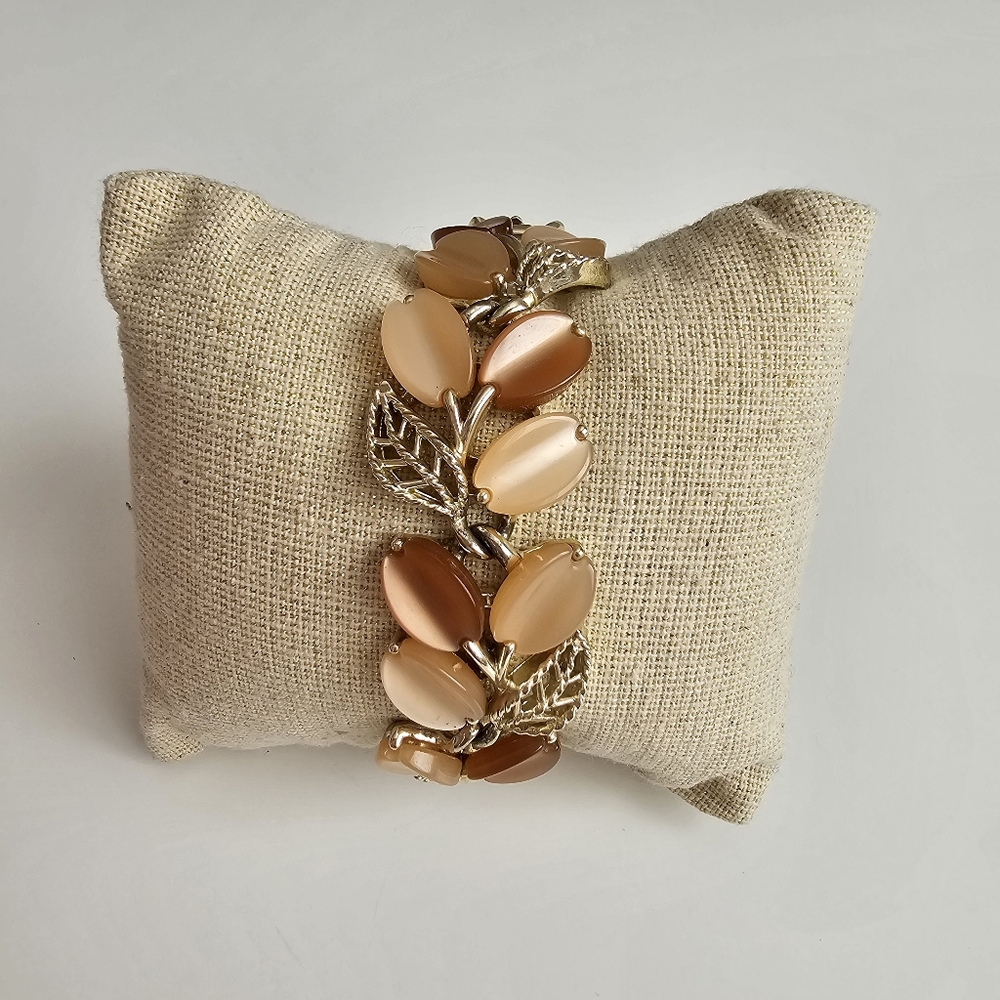 Vintage Signed LISNER Peach Leaf Thermoset Bracelet
